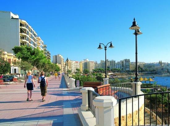 Luxury Apartment With Valletta And Harbour Views Sliema Exterior photo